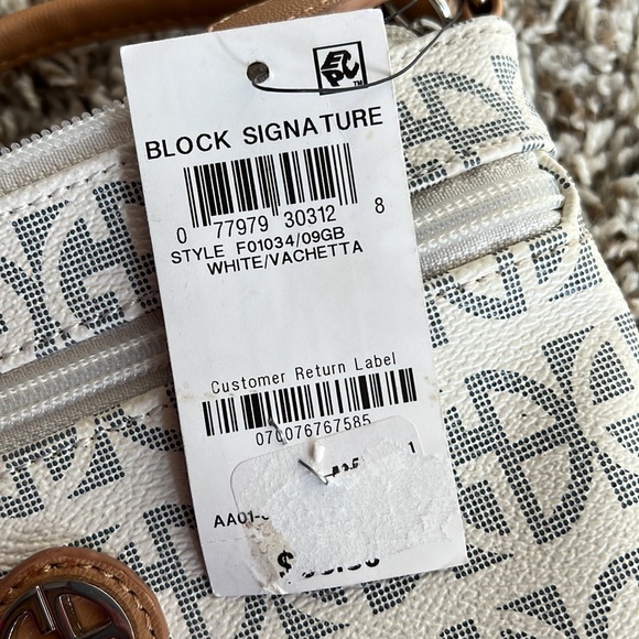 Brand new Giani Bernini small purse handbag clutch cream with navy signature non - Picture 9 of 9